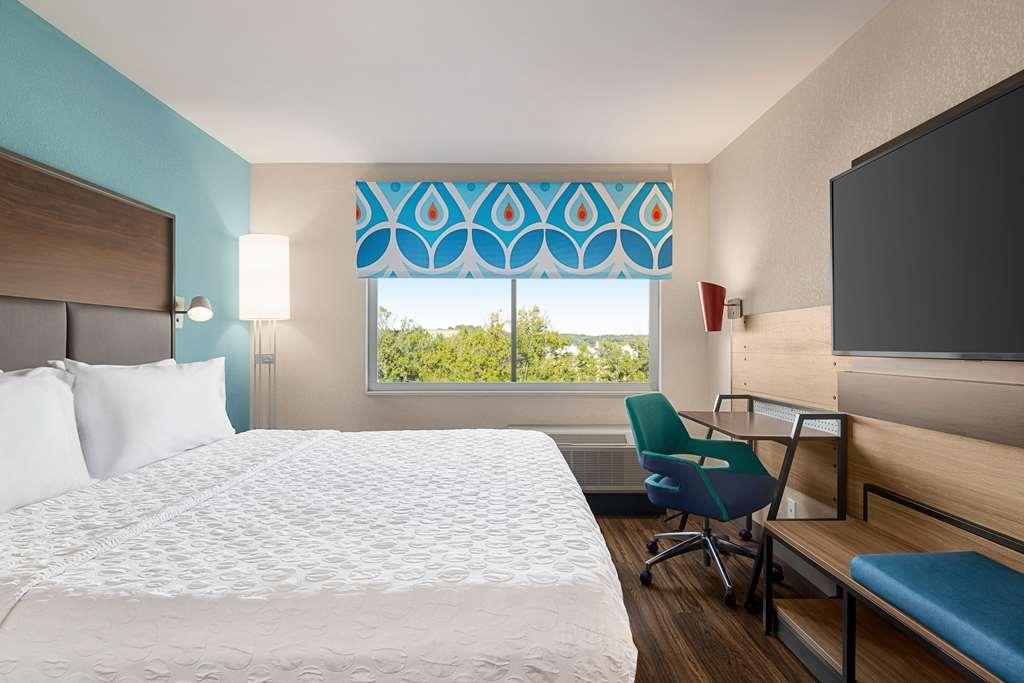 Tru Lawrenceville Atlanta I85 Sugarloaf Room photo